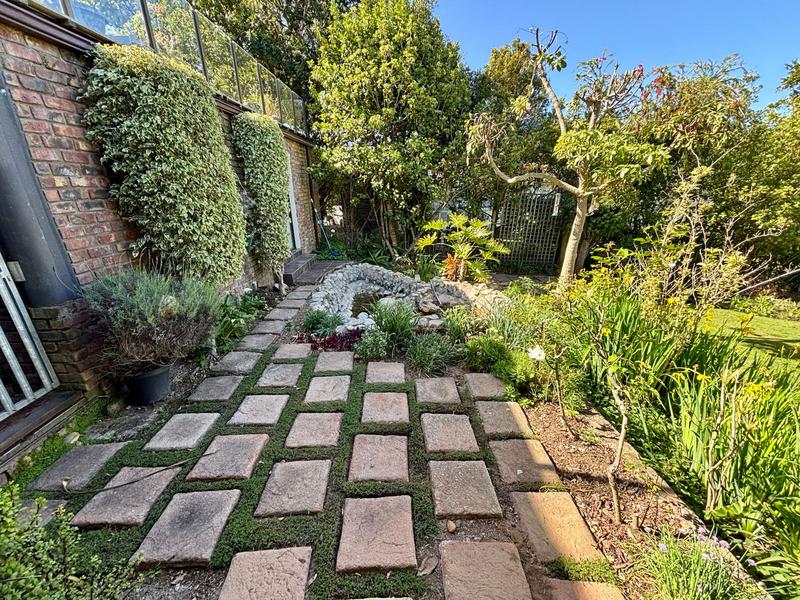 5 Bedroom Property for Sale in Denver Park Western Cape